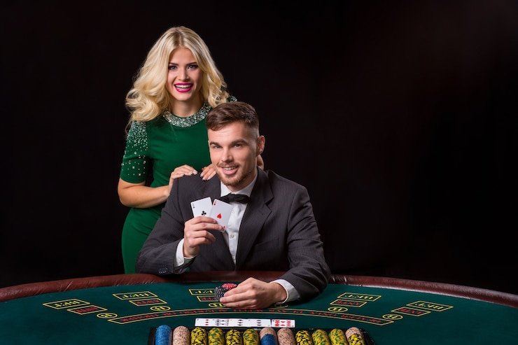 Antarmuka aplikasi mobile sakura118 yang menampilkan live dealer tables dan menu permainan