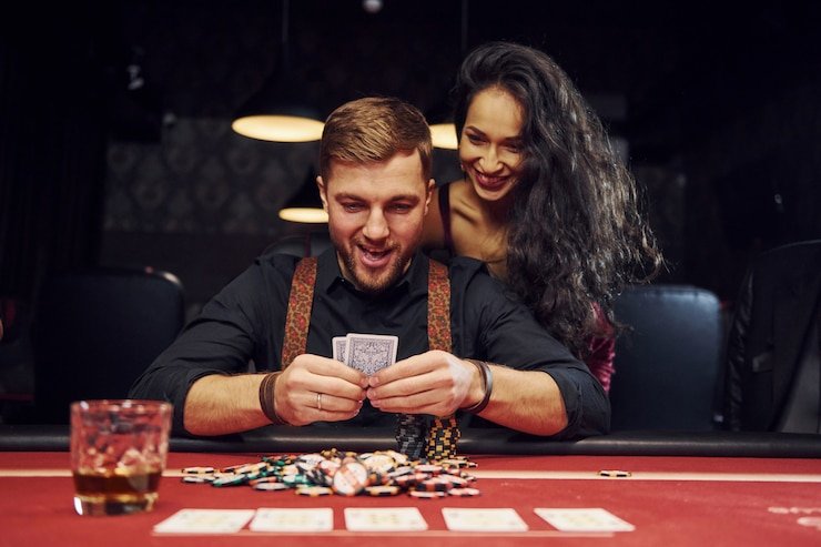 Antarmuka aplikasi sakura118 menampilkan live dealer dan opsi permainan
